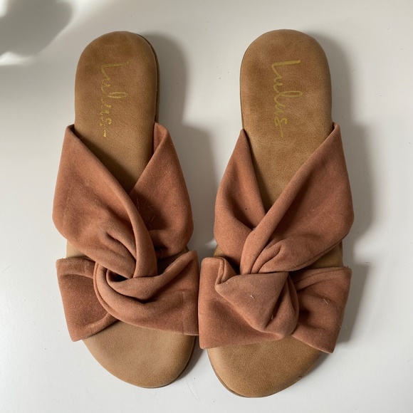 Lulus Santana Camel Vegan Suede Twist Slide Flat Sandals - Picture 1 of 2